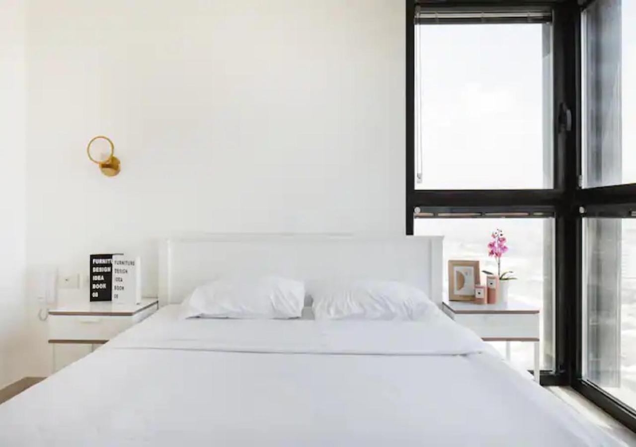 O&O Group- Special Apartment Sea View Luxury Tower Бат-Ям Экстерьер фото