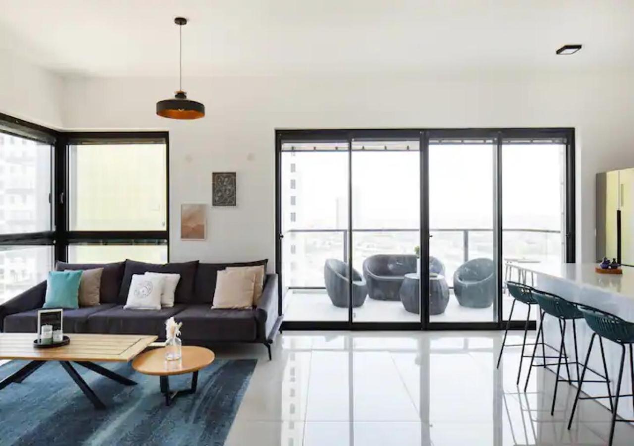 O&O Group- Special Apartment Sea View Luxury Tower Бат-Ям Экстерьер фото