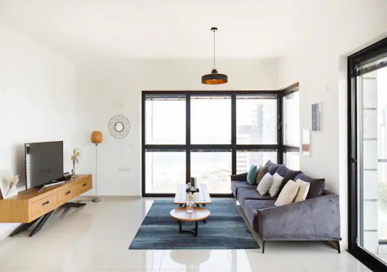O&O Group- Special Apartment Sea View Luxury Tower Бат-Ям Экстерьер фото