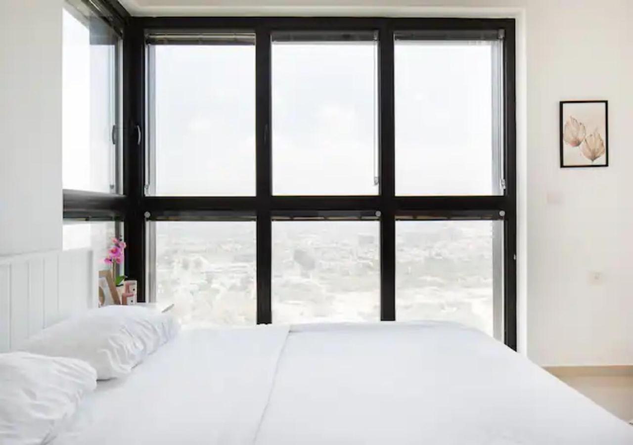 O&O Group- Special Apartment Sea View Luxury Tower Бат-Ям Экстерьер фото