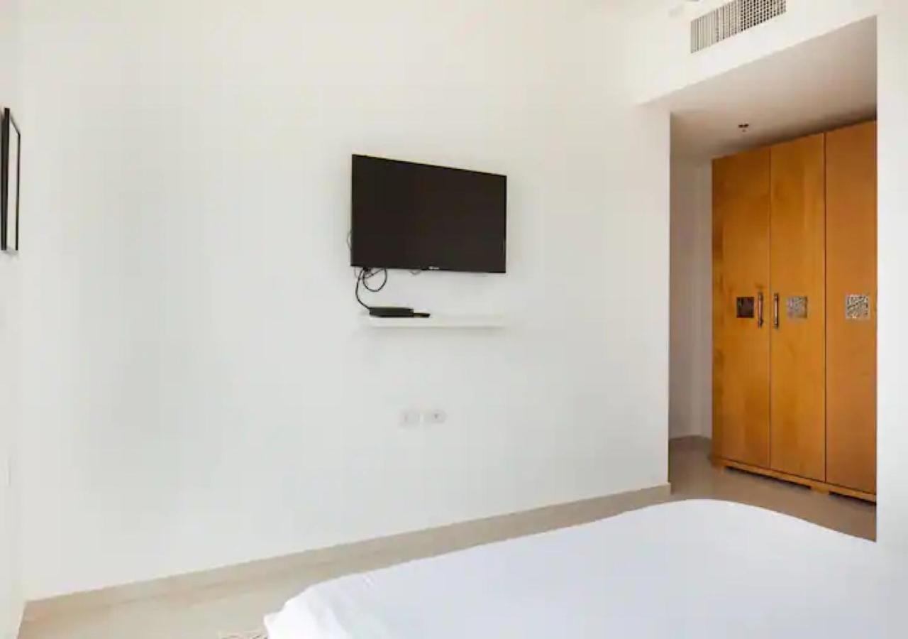 O&O Group- Special Apartment Sea View Luxury Tower Бат-Ям Экстерьер фото