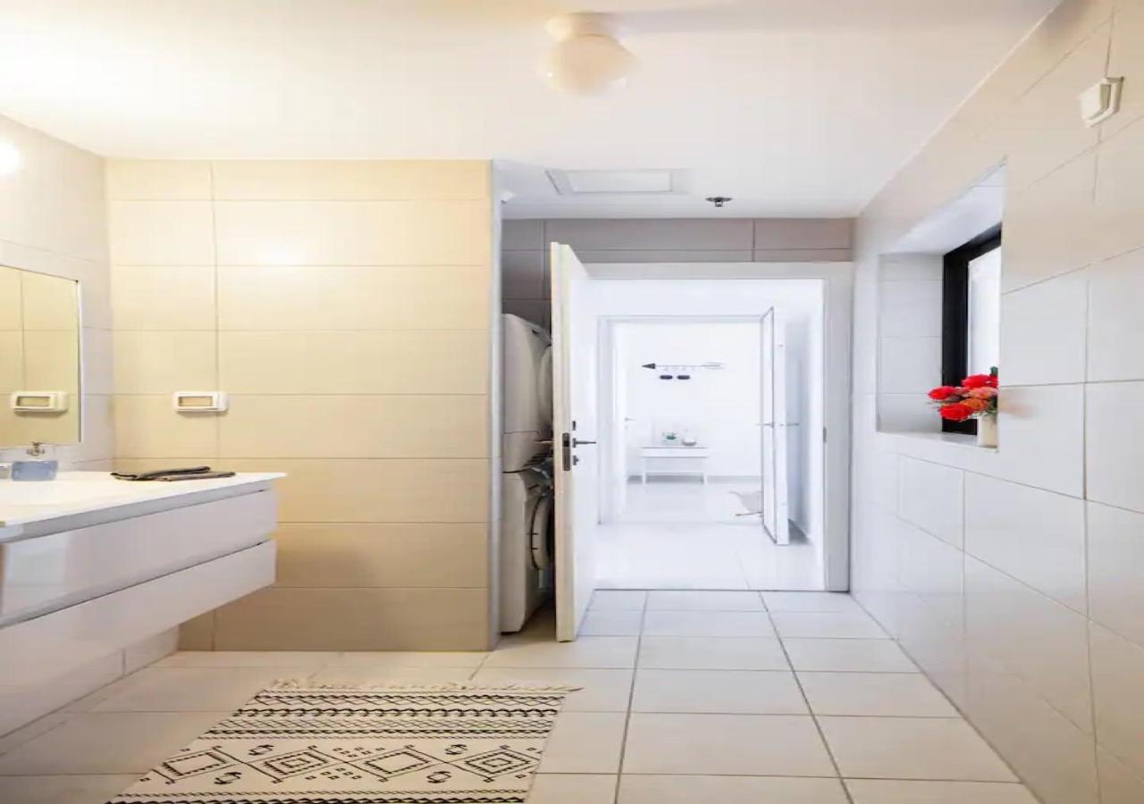 O&O Group- Special Apartment Sea View Luxury Tower Бат-Ям Экстерьер фото